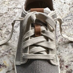 Oluka Pehuea Li light weight sneaker in Tapa